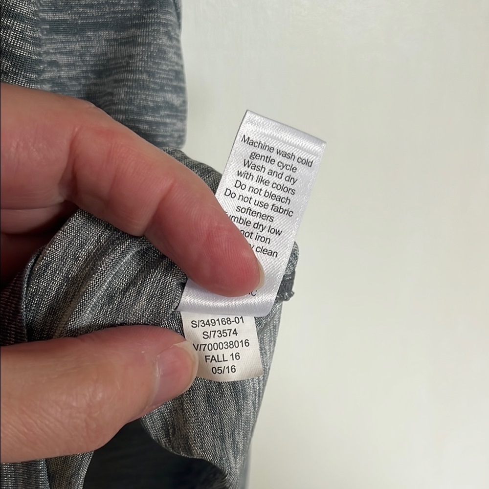 EUC | Athleta | M | Heather Gray Tank Top - Picture 4 of 6